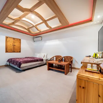 Anseong Hill House