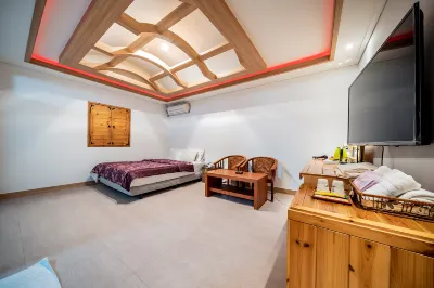 Anseong Hill House