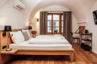 The Salt Townhouse Hotels in Hallein
