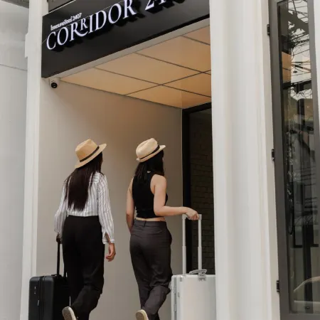 CORRIDOR 2407 Hotel Отели рядом с достопримечательностью «Храм Ват-Пхо»