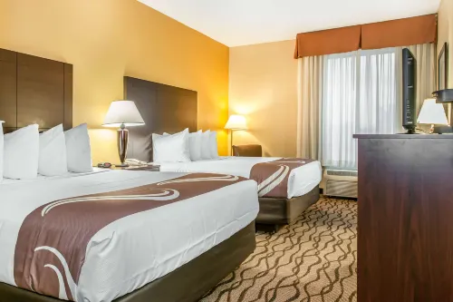Quality Inn I-75 West Chester-North Cincinnati - parking