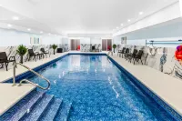 Best Western Plus Montreal East - Pools