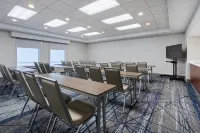 Holiday Inn Express & Suites Cincinnati Riverfront Hotels in Ludlow