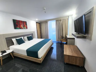 Hotel BE Suites Cali Hôtels à proximité de : El Topacio