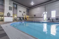 Quattro Hotel & Conf Centre, Ascend Hotel Collection - Pools
