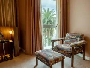 Cenica Porto Hotel, Curio Collection by Hilton