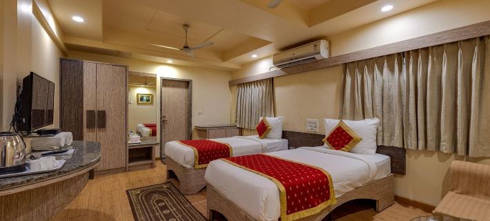 Hotel Surya International ソラプールのホテル