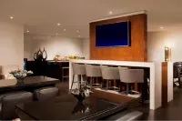 Beverly Hills Marriott - bar