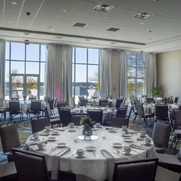 DoubleTree by Hilton Niagara Falls Отели рядом с достопримечательностью «Подковообразный водопад»