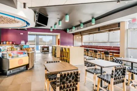 Tru by Hilton Midland