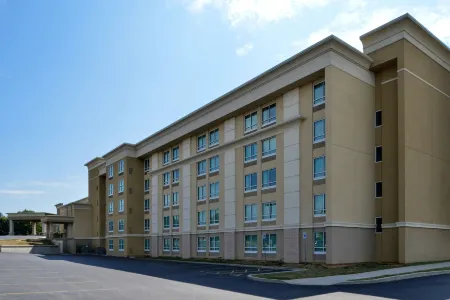 Holiday Inn Martinsburg Отели в г. Berkeley County