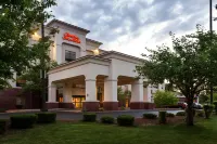 Hampton Inn & Suites Manchester-Bedford فنادق في Bedford