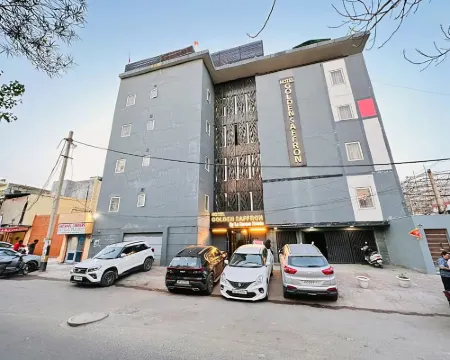 Qotel comfort Golden Saffron Hotels in North Delhi