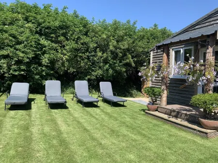 Luxury lodge with hot tub at foot of South Downs, near beach Ferring West Sussex Отели в г. Аран Дистрикт