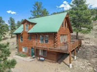 Cabin - Hot Tub w Outdoor TV, Sleeps 12, King Bed, Dogs ok