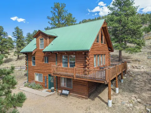Cabin - Hot Tub w Outdoor TV, Sleeps 12, King Bed, Dogs ok