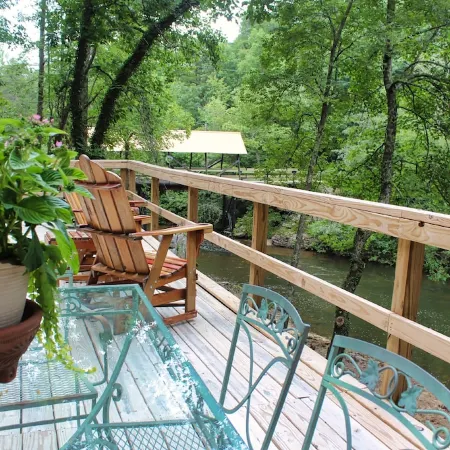 Romantic Tranquil  Riverfront Cottage Rushing Crystal Clear Water Best Rate