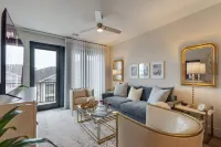 Chic Midtown Penthouse Escape - Pool, Gym, Patio with City Views