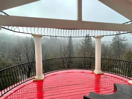 Lake Arrowhead  Private Estate Отели рядом с достопримечательностью «Church of the Woods»