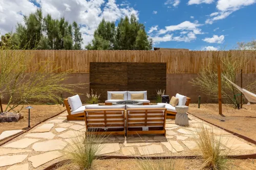 Lucky Moon Retreat | JTree Oasis w/Hot Tub & Pool