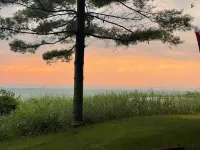 Bright and Cheerful Lake Front Beach Cottage