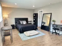 Cozy Downtown Montrose Studio!Free Parking! With WIFI!