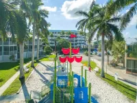 Overlooking The Marina and Ocean Includes Use of Golf Cart Pet-Friendly