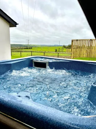 Country Escape with hot tub Отели рядом с достопримечательностью «The Burton at Bideford Art Gallery and Museum»