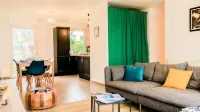 Ploubalay Getaway: Modern floor-level House