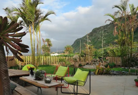 Villa con Piscina en Primera Linea de Costa_finca Ecologica