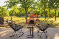 Texas Sun Cabin: Eight Acres with Trails and Amazing Sunset Views