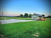 Tranquil Cabin on 71/acre cattle farm—near Cloud 9 ranch and Ozark rivers!