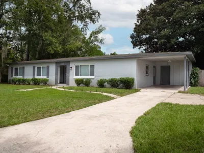 4 Bedroom Single Family home 5 mins to University!