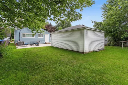 Cozy 3 bedroom family friendly home just a few blocks from downtown Ferndale.