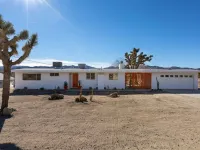 Cowboy Pool, Spa, View, 1 acre Escape, Joshua Tree Hotels in Yucca Valley