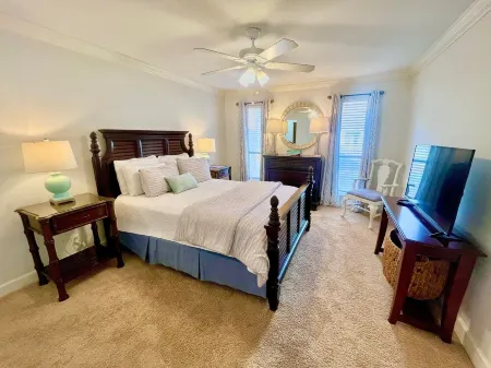 Gated condo near beaches, shops and dining Отели рядом с достопримечательностью «St. Simons Island Lighthouse Museum»