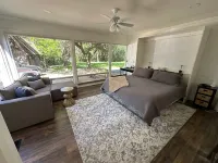 4 miles from Downtown this charming studio offers a cozy retreat for your stay.