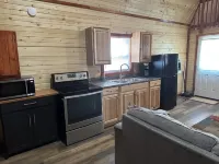 Green cabin close to University of Central Missouri and Whiteman AF Base Hotels in Johnson County