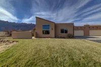 Mountain Views In the heart Of Canyon Country; Adventure base for your visit!