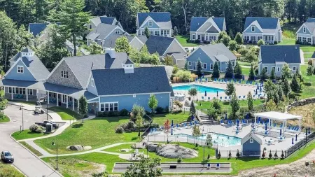 Sunkissed Cottage, Resort Amenities, Heated Pools, Club House, Close to Beaches