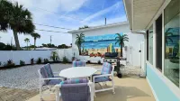 Beautiful, Cozy, Beach Bungalow Steps from the Ocean!