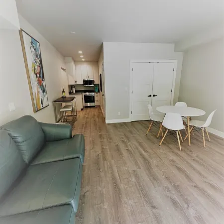Outlaw Inn Unit 1. Modern, newly remodeled unit. Steps from Main Street!