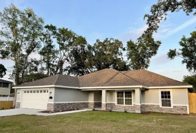Sanford's Seahaven: fully fenced yard, outdoor dining, close to downtown! Hotels near My Little Town Kids