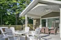 NEW Luxury Home-Heated Pool, Hot Tub, Pool House, Movie Theater & 3 Game Rooms!