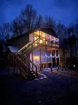 Heartwood♥ Cabin loft w/private HotTub, Hiking, Fishing, & Ziplines on 66 acres!