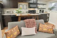Charming 2 Bedroom - minutes to Samford and UAB!