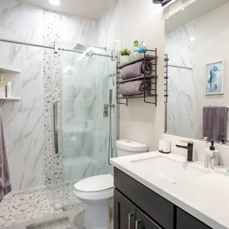 New Modern Townhouse, only short walk to the beach