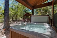 Buck-Eye Hollow 2 bedroom, 2 bath, fire pit, hot tub!