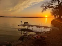 Big Stone Lake Cabin Rental - Dock Fishing, Beach, Kayaks, Firepit, Views!