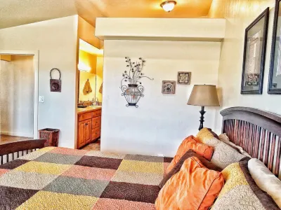 3 KING BEDS Highest rated Moab Rim Village S1 - Blue Coyote Hideaway 5 stars!